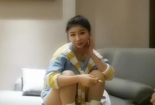 探花真难 抽烟喝酒 无所不能的外 围 女 点钱的手 法也是没谁了