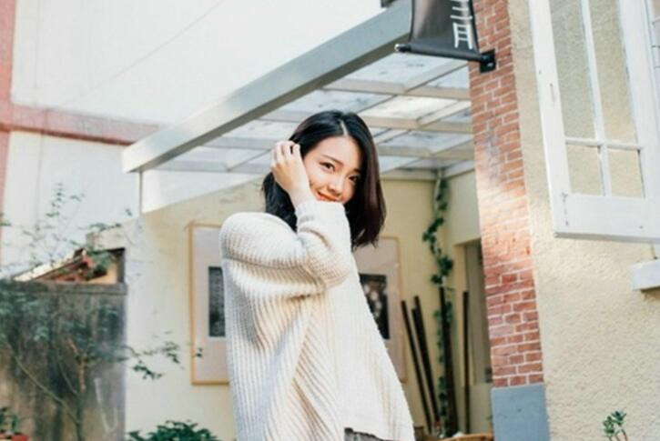 短发漂 亮良 家小 少 妇肤 白貌 美粉 胸极品颠 鸾 倒凤 娇喘动听,此等佳 人必须狂 干